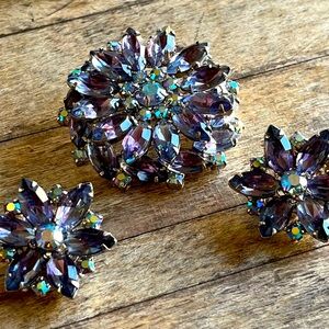 Beautiful Vintage Purple Auroras Borealis brooch matching earrings
